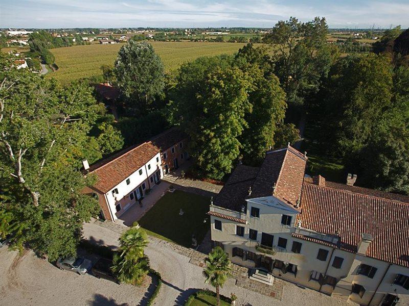 Alberti Hotel 3*