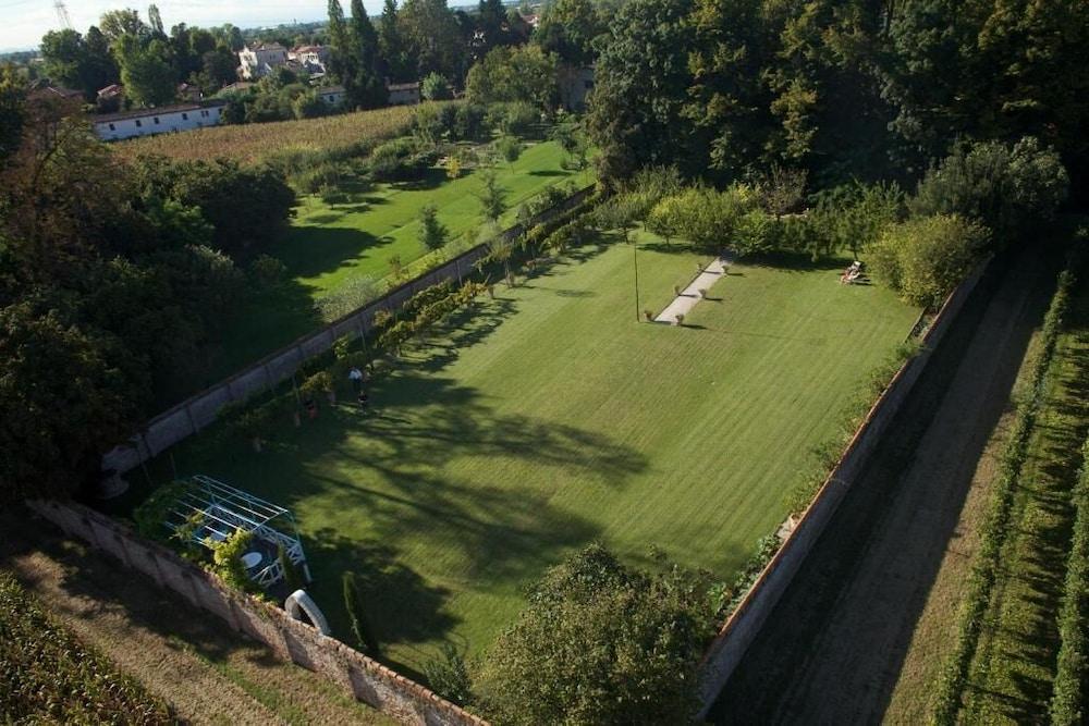 Alberti Hotel 3*